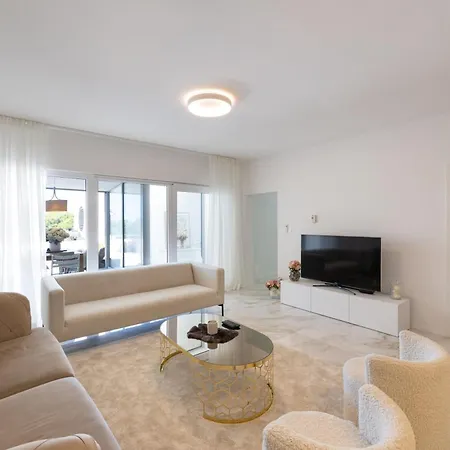 Nala Luxury Podstrana